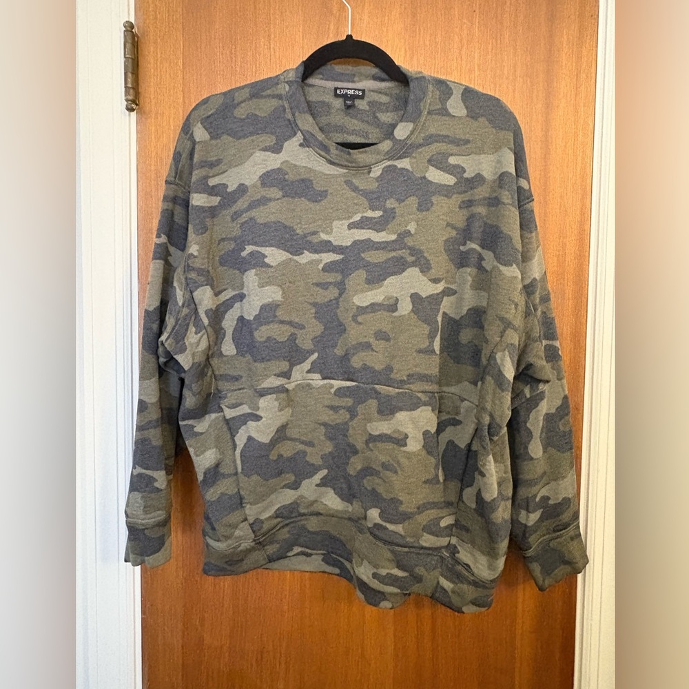 Express Women’s Loose Fit Camo Print Sweatshirt- Lightweight -Sz S